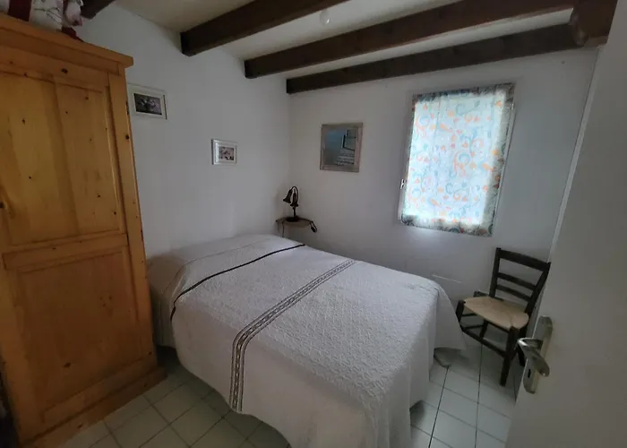 Jolie Maison D'angle 4 Couchages Dans Privee A 300m De La Lrhp47 *