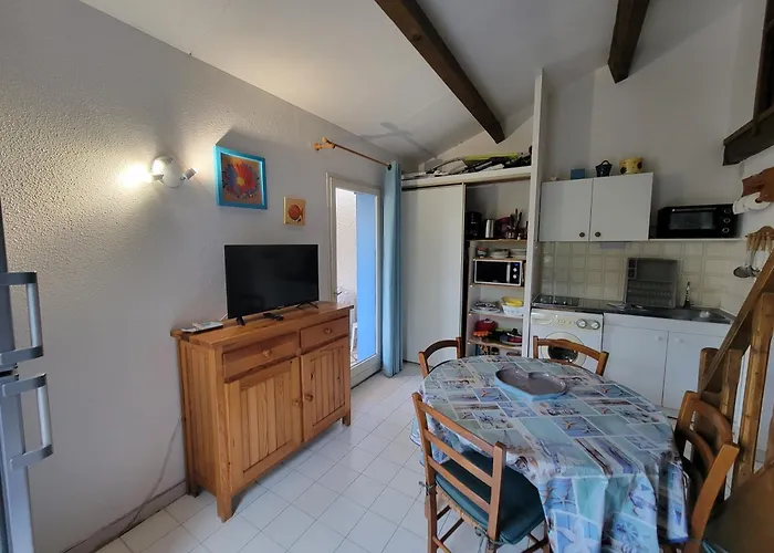 Jolie Maison D'angle 4 Couchages Dans Privee A 300m De La Lrhp47